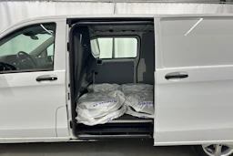 valkoinen Mercedes-Benz Vito 2020 kuva 26.