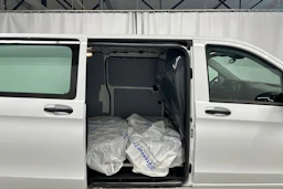 valkoinen Mercedes-Benz Vito 2020 kuva 27.