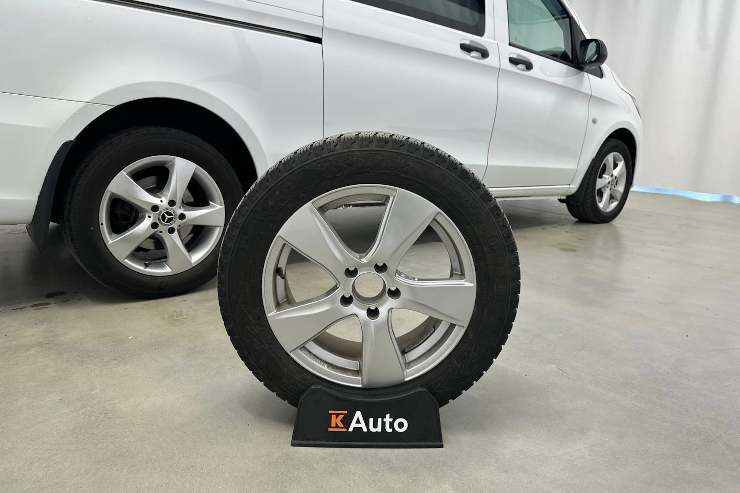valkoinen Mercedes-Benz Vito 2020 kuva 30.