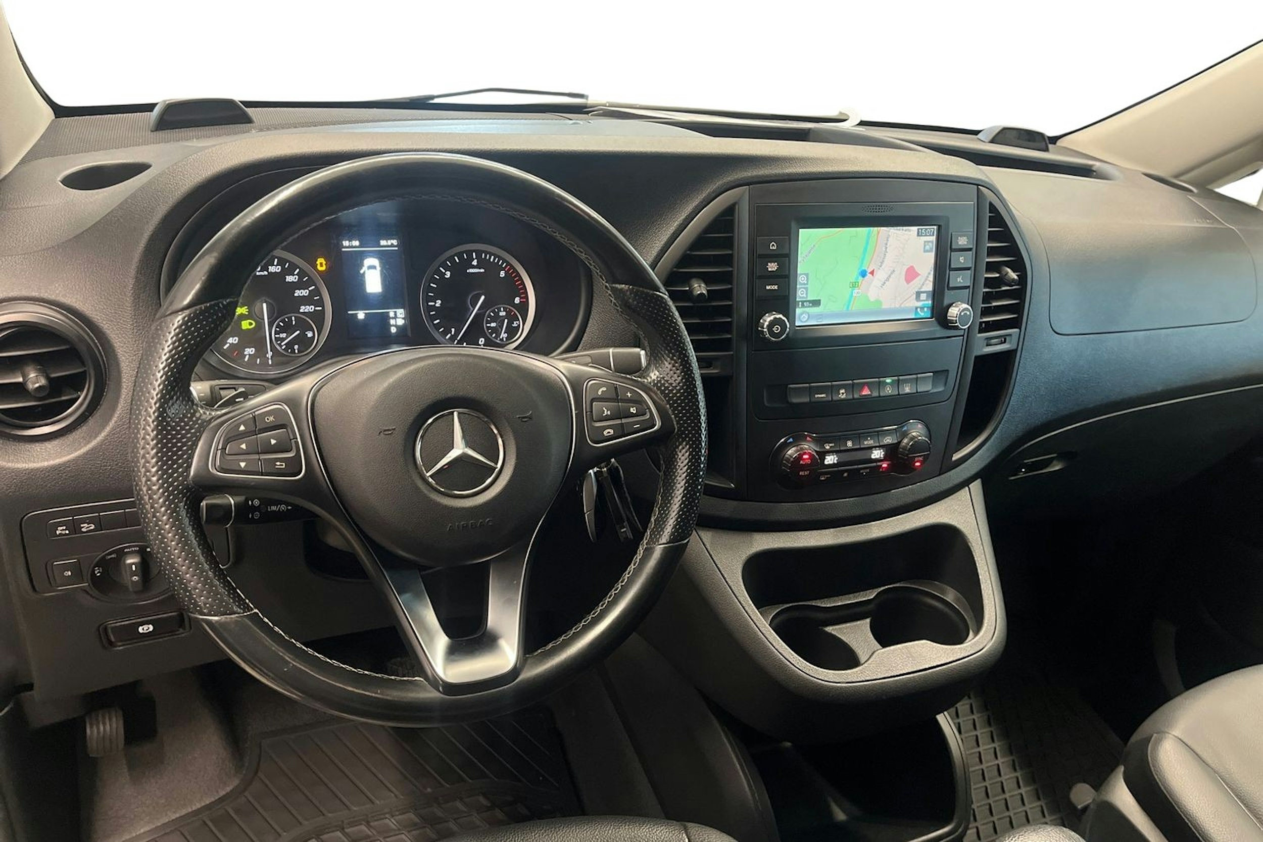 valkoinen Mercedes-Benz Vito 2020 kuva 9.