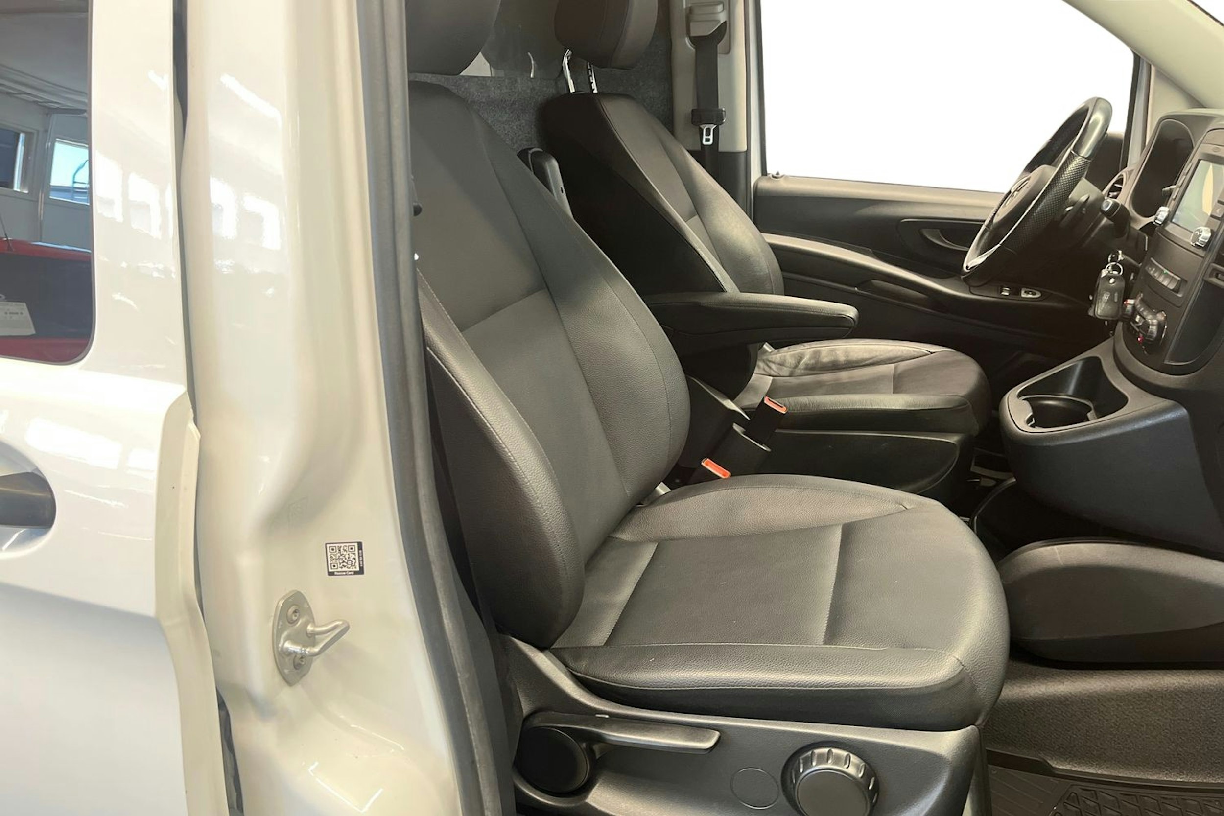valkoinen Mercedes-Benz Vito 2020 kuva 10.