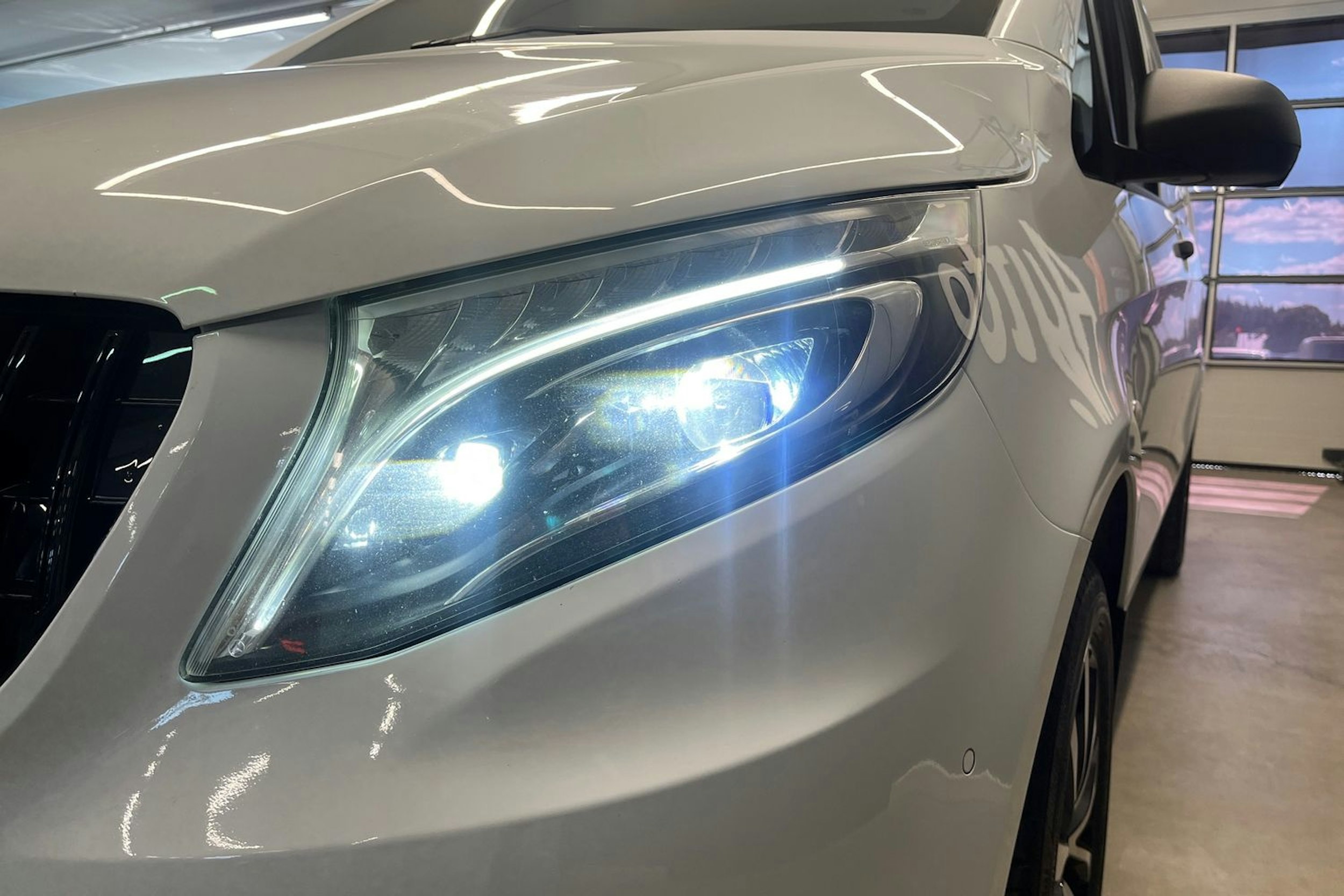 valkoinen Mercedes-Benz Vito 2020 kuva 13.