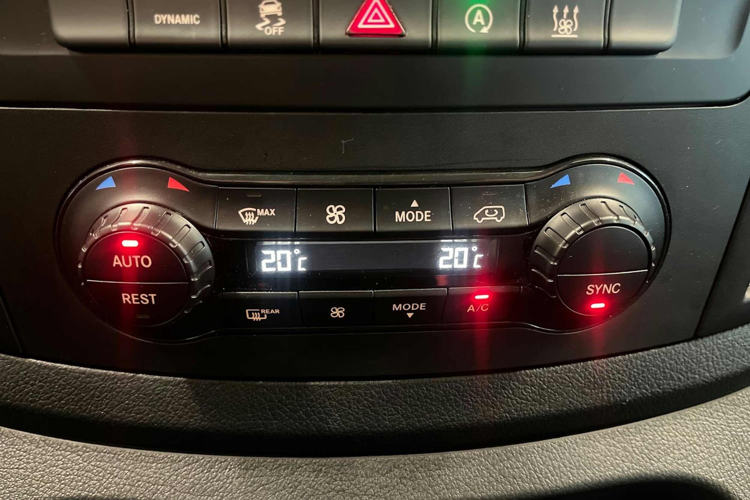valkoinen Mercedes-Benz Vito 2020 kuva 24.