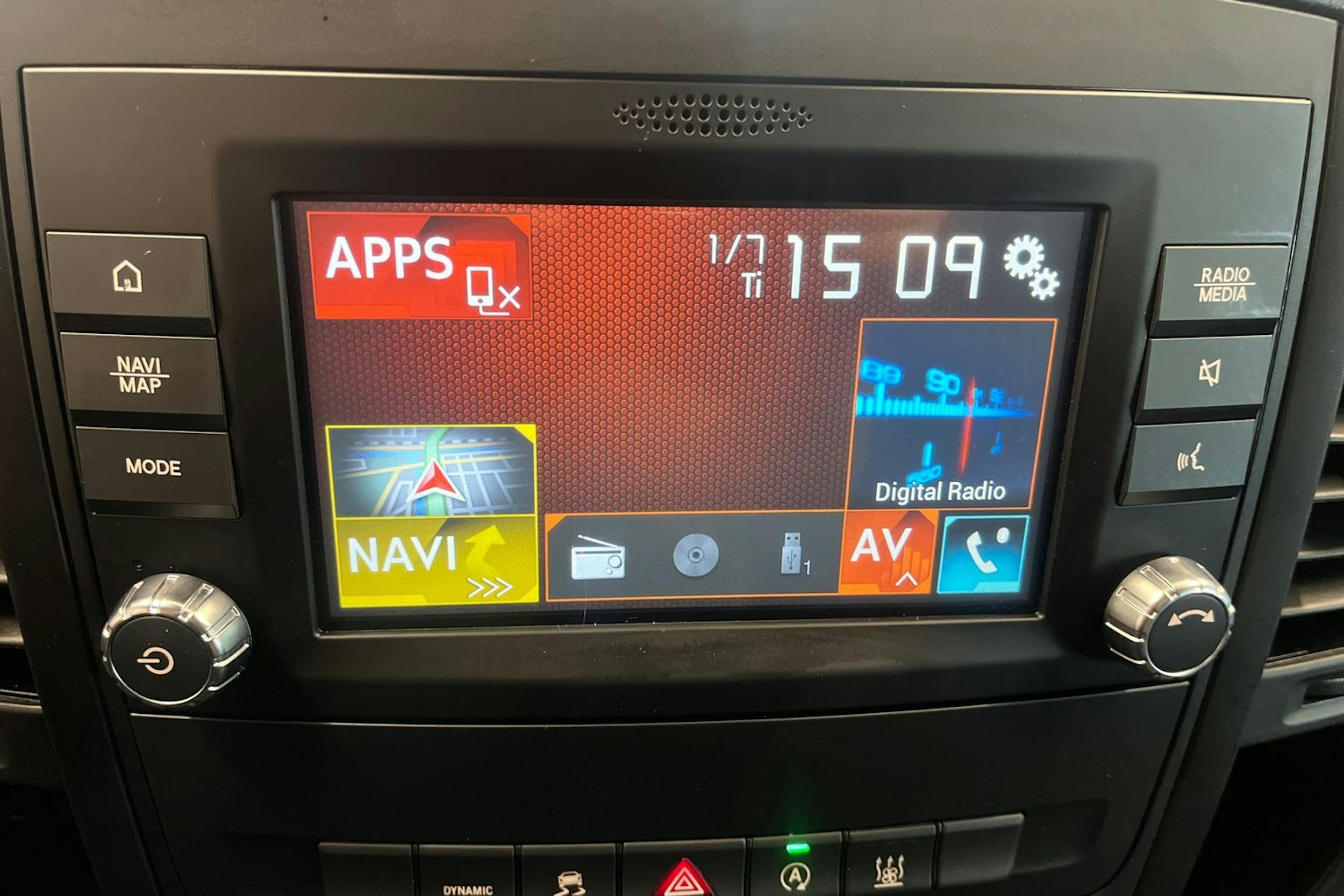 valkoinen Mercedes-Benz Vito 2020 kuva 26.