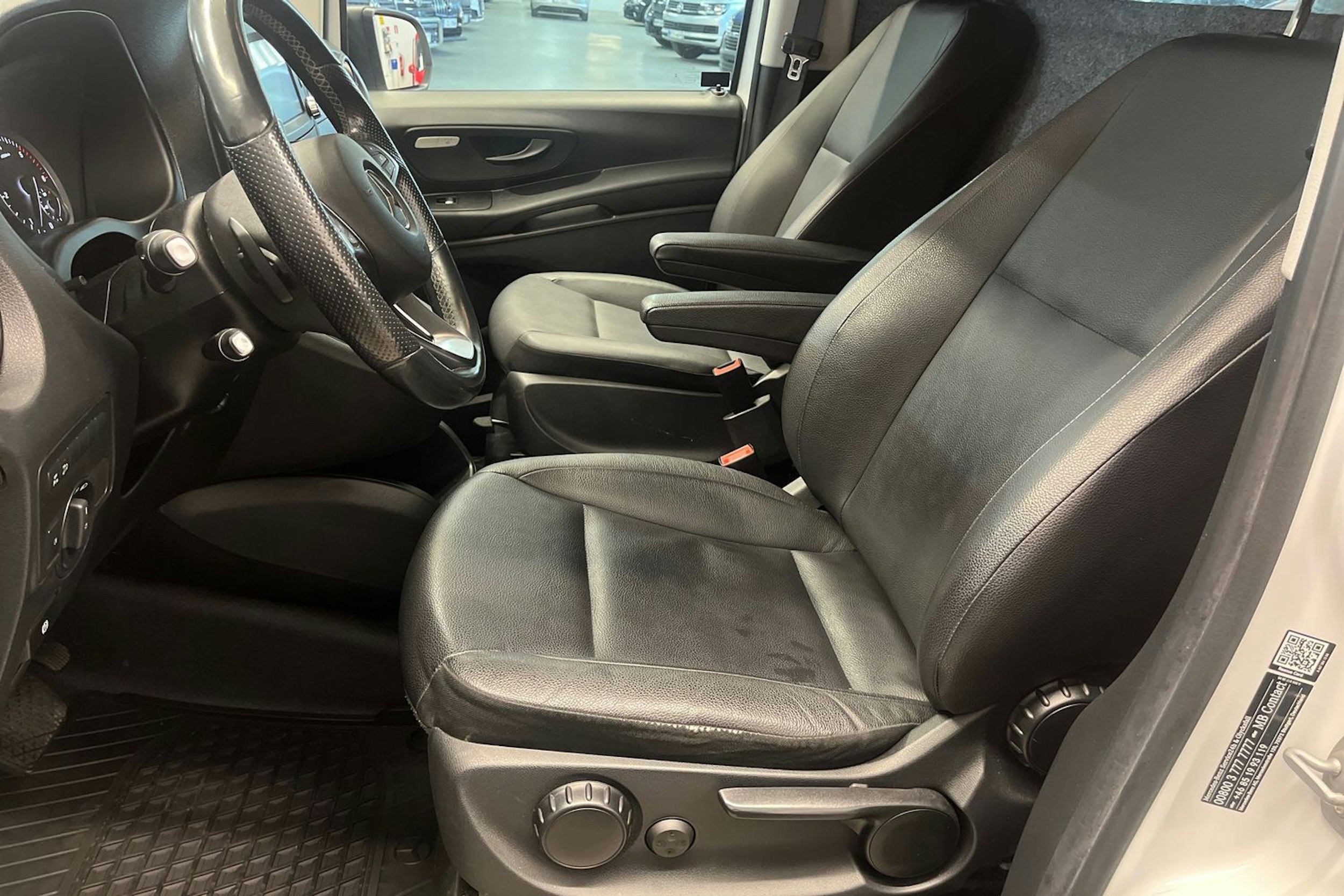 valkoinen Mercedes-Benz Vito 2020 kuva 28.