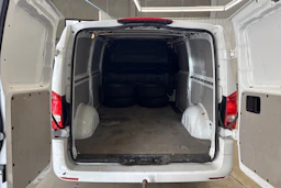 valkoinen Mercedes-Benz Vito 2020 kuva 6.