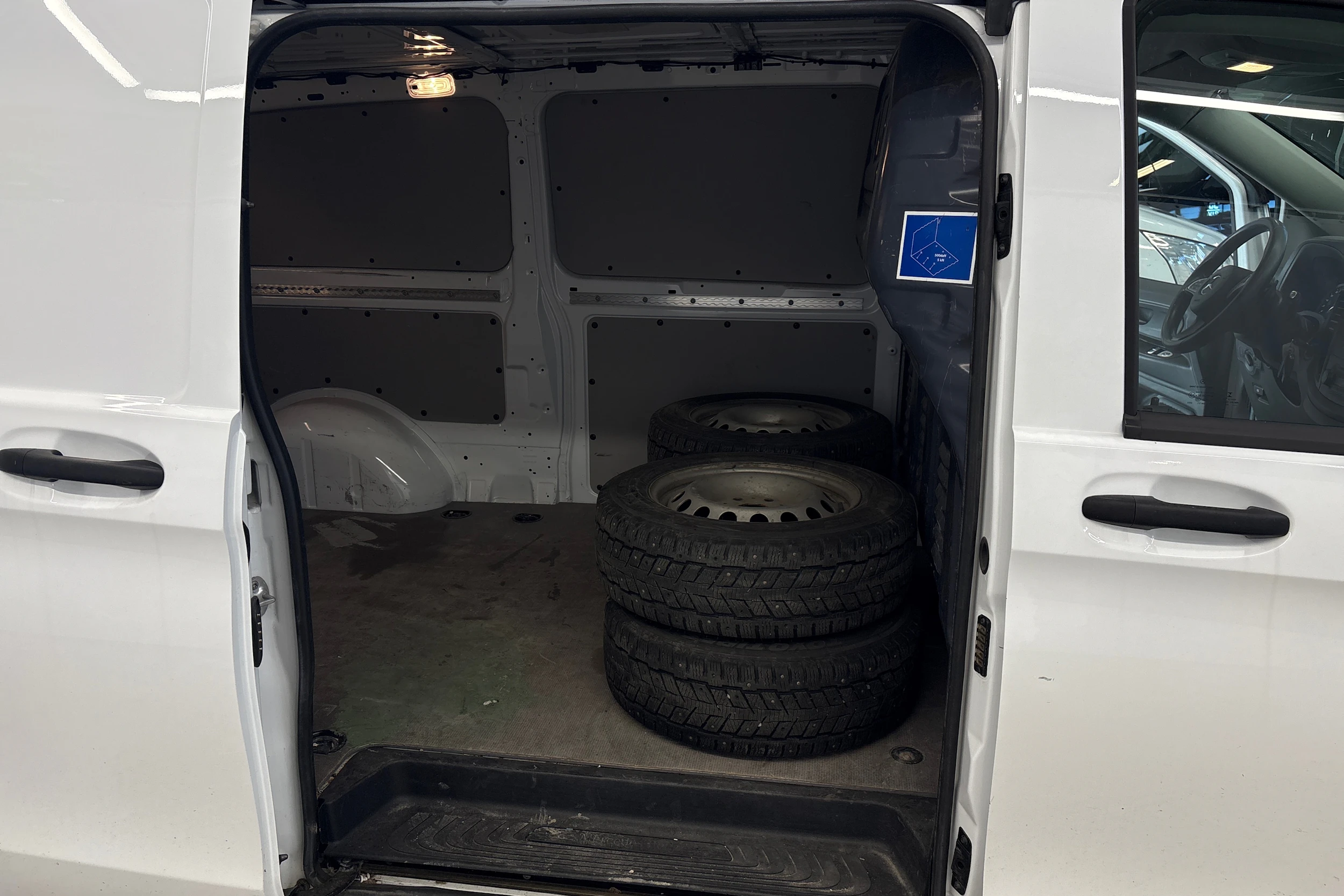 valkoinen Mercedes-Benz Vito 2020 kuva 7.