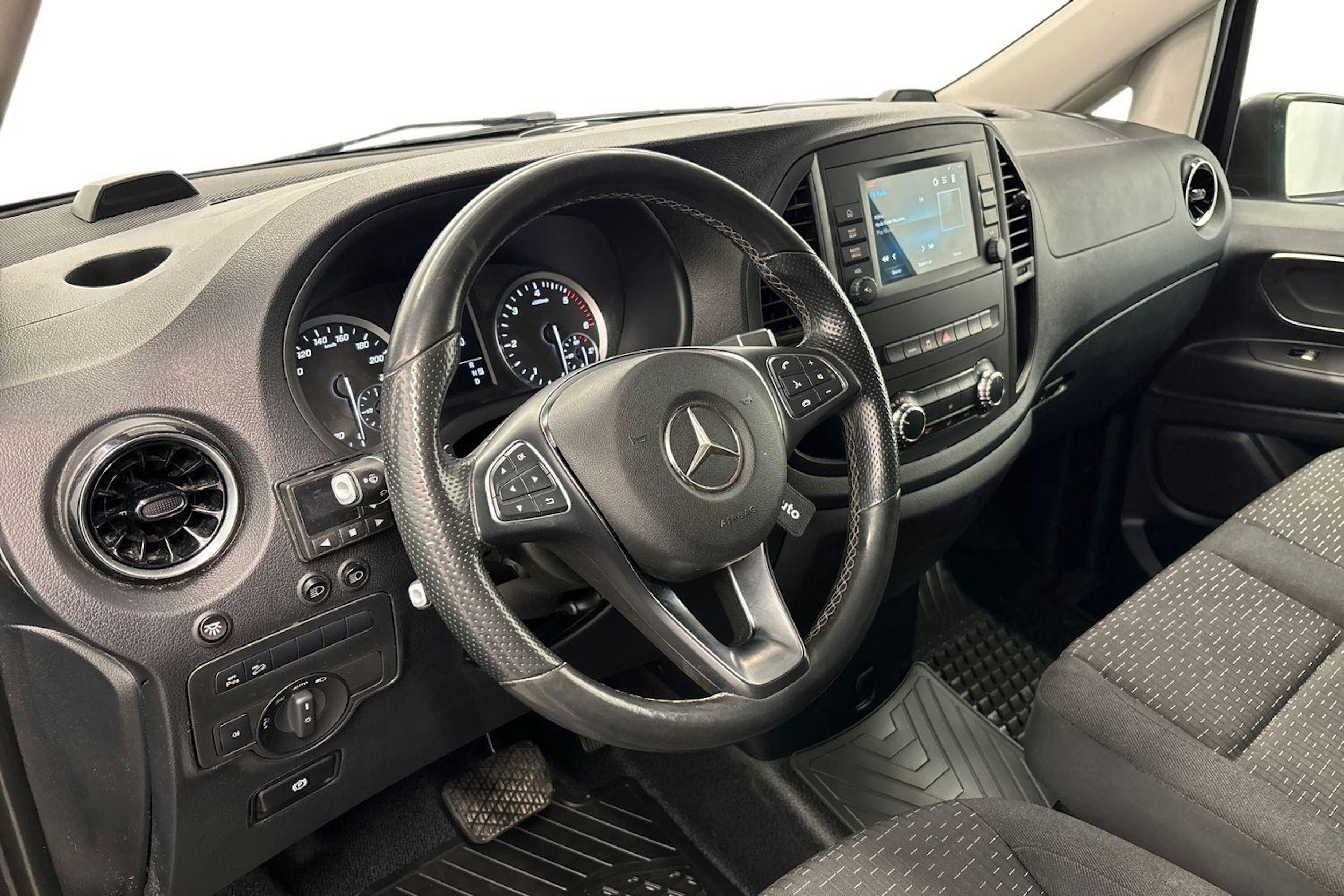 musta Mercedes-Benz Vito 2020 kuva 9.