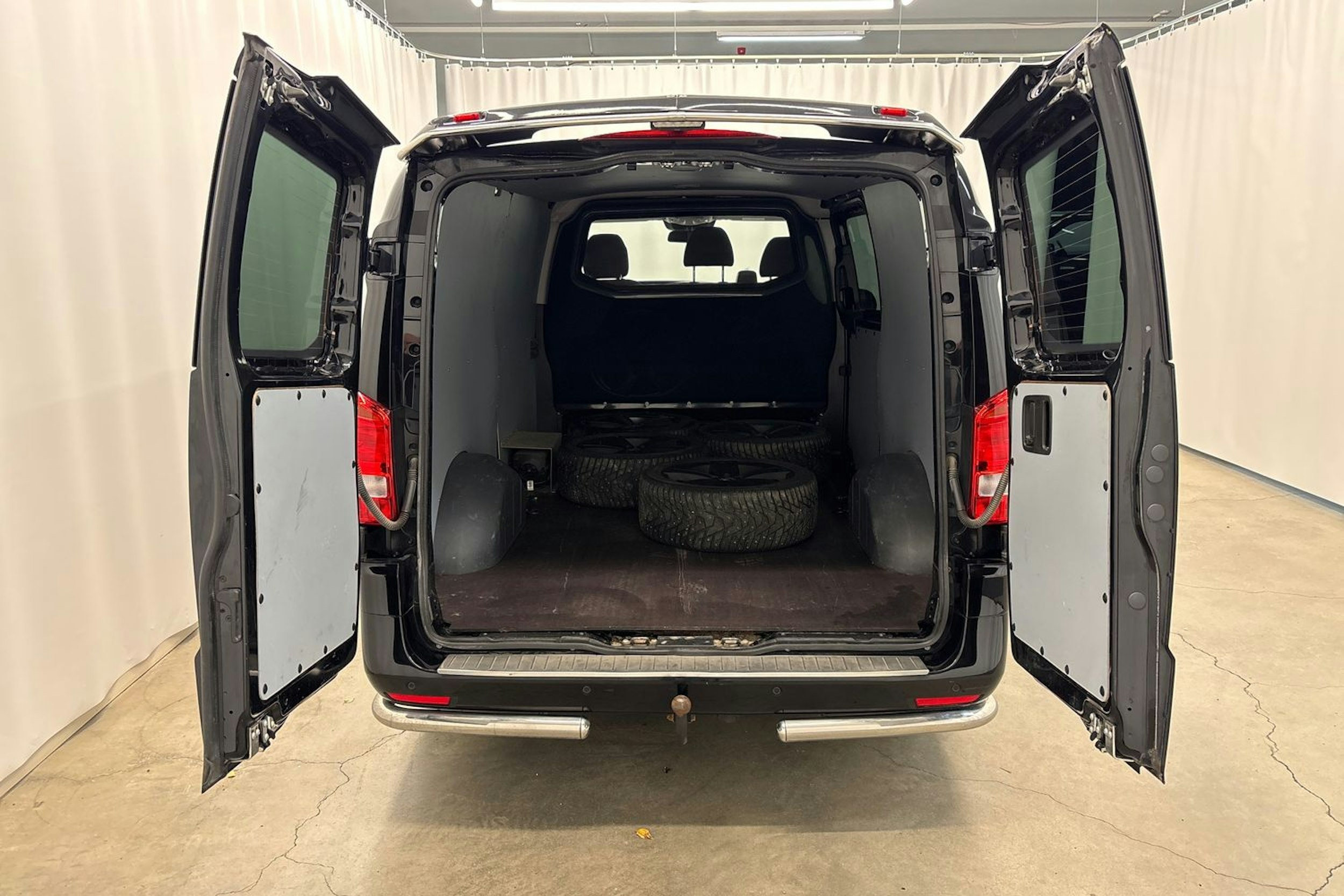 musta Mercedes-Benz Vito 2020 kuva 14.