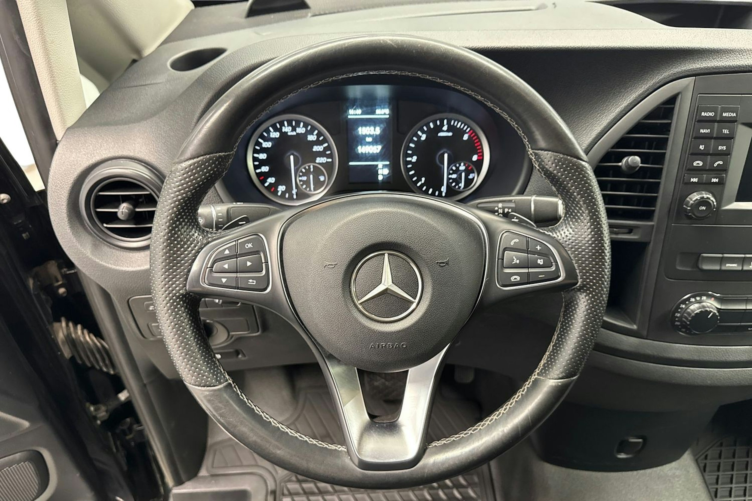 musta Mercedes-Benz Vito 2020 kuva 9.