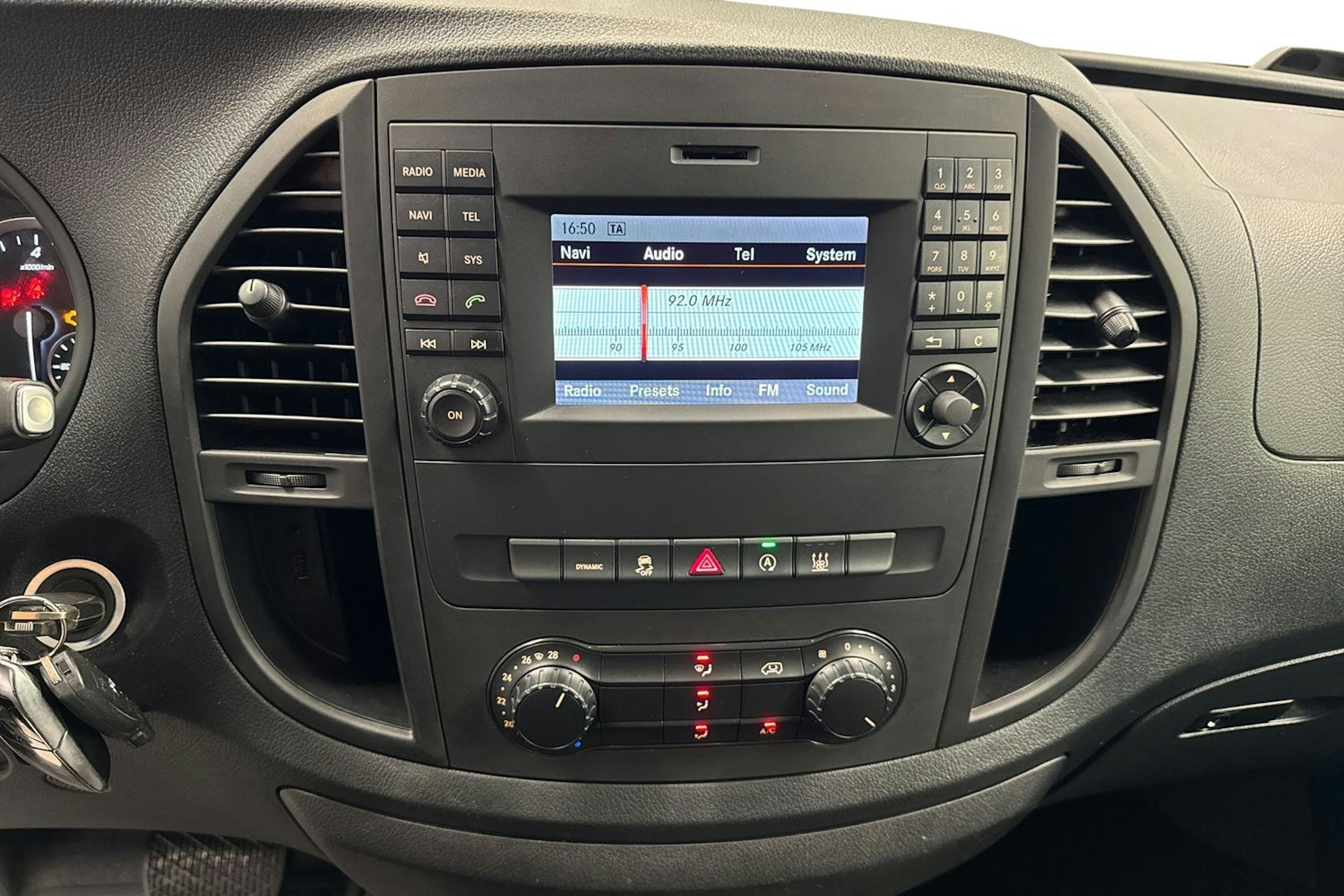 musta Mercedes-Benz Vito 2020 kuva 10.