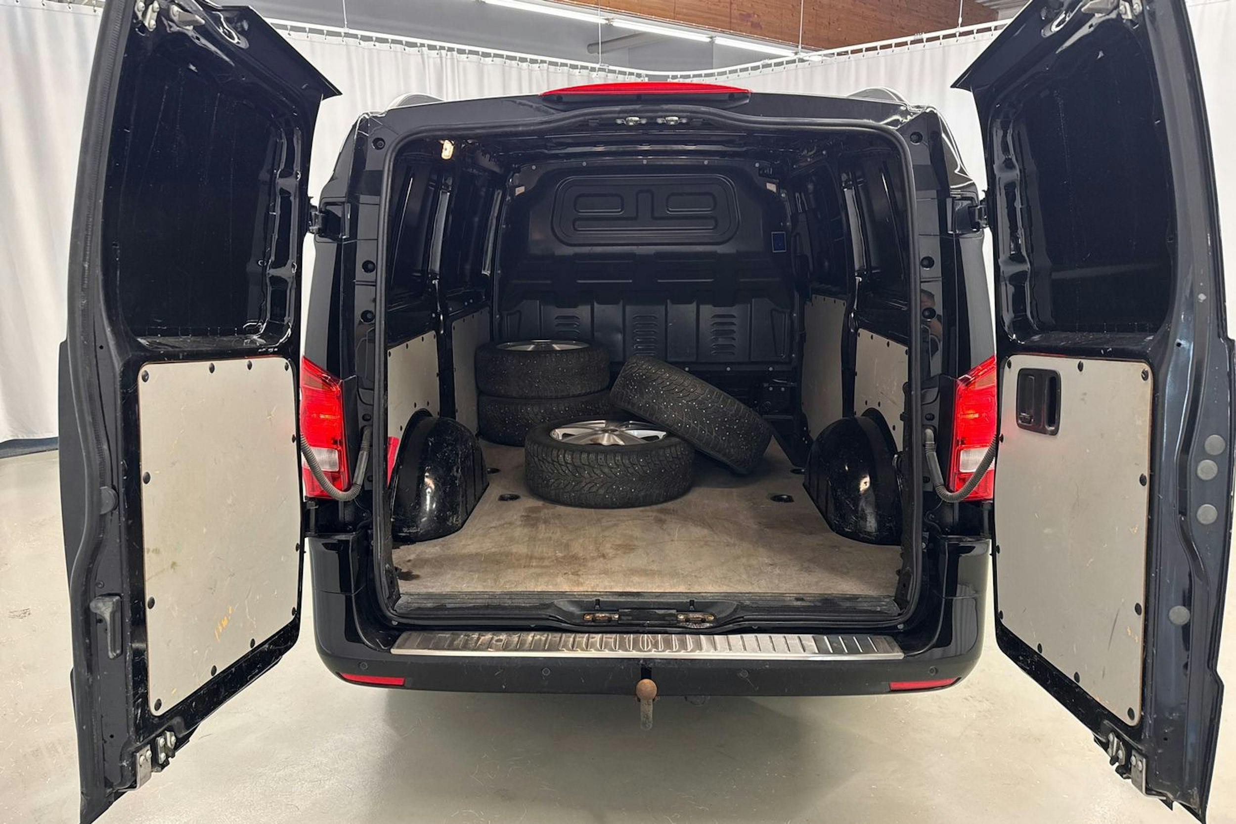 musta Mercedes-Benz Vito 2020 kuva 15.