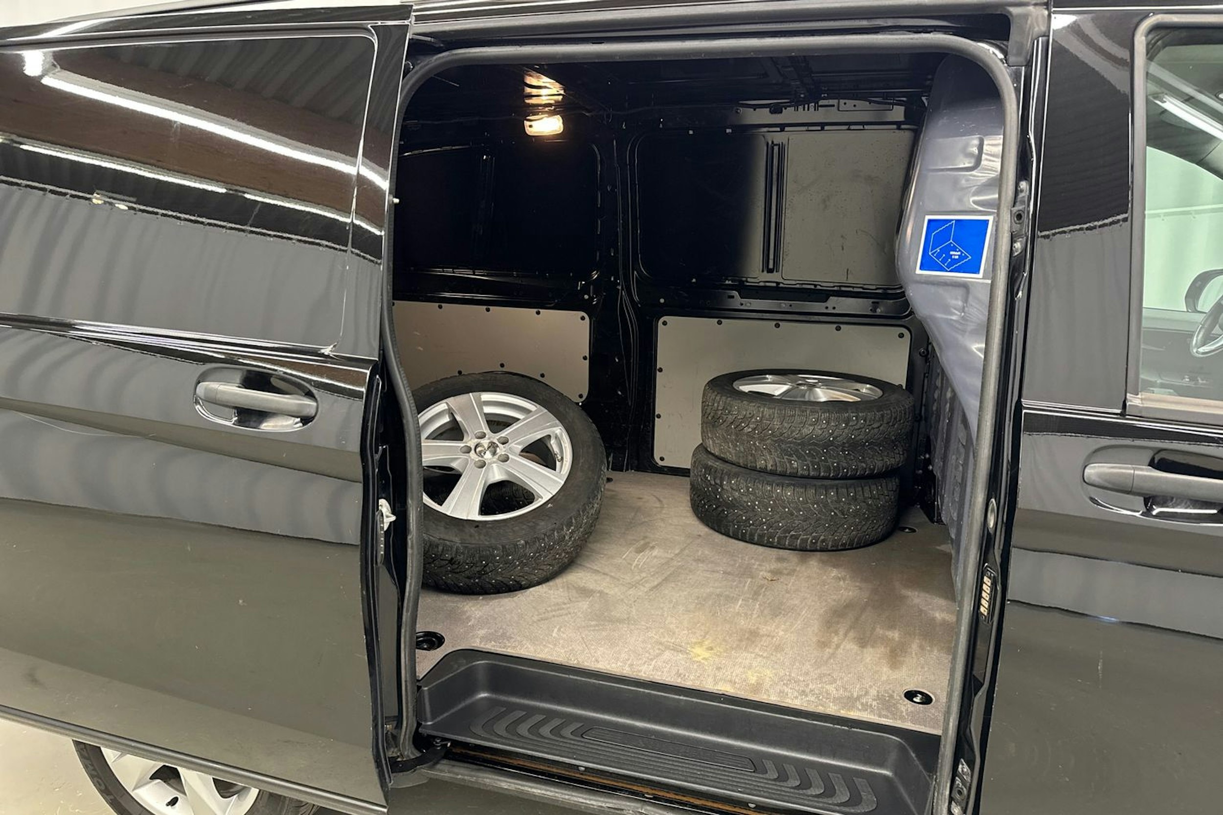 musta Mercedes-Benz Vito 2020 kuva 16.
