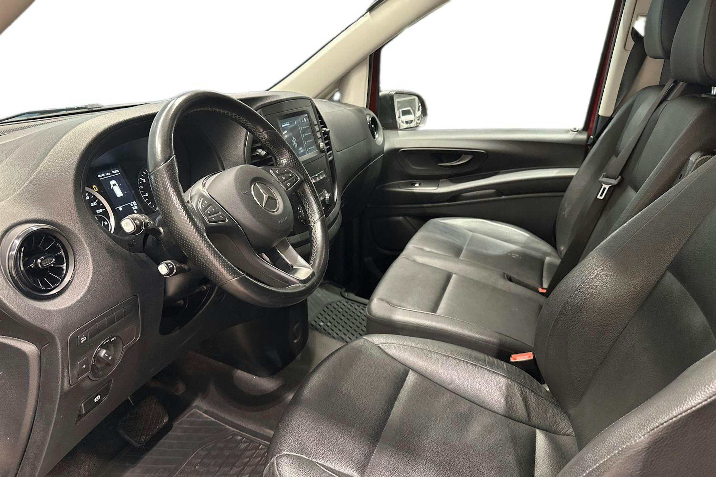 punainen Mercedes-Benz Vito 2020 kuva 7.