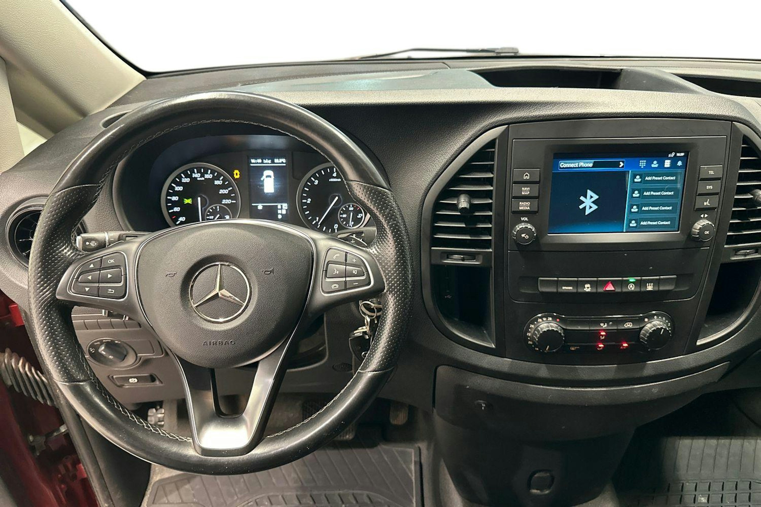 punainen Mercedes-Benz Vito 2020 kuva 9.