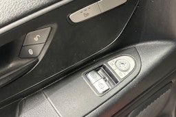 punainen Mercedes-Benz Vito 2020 kuva 14.