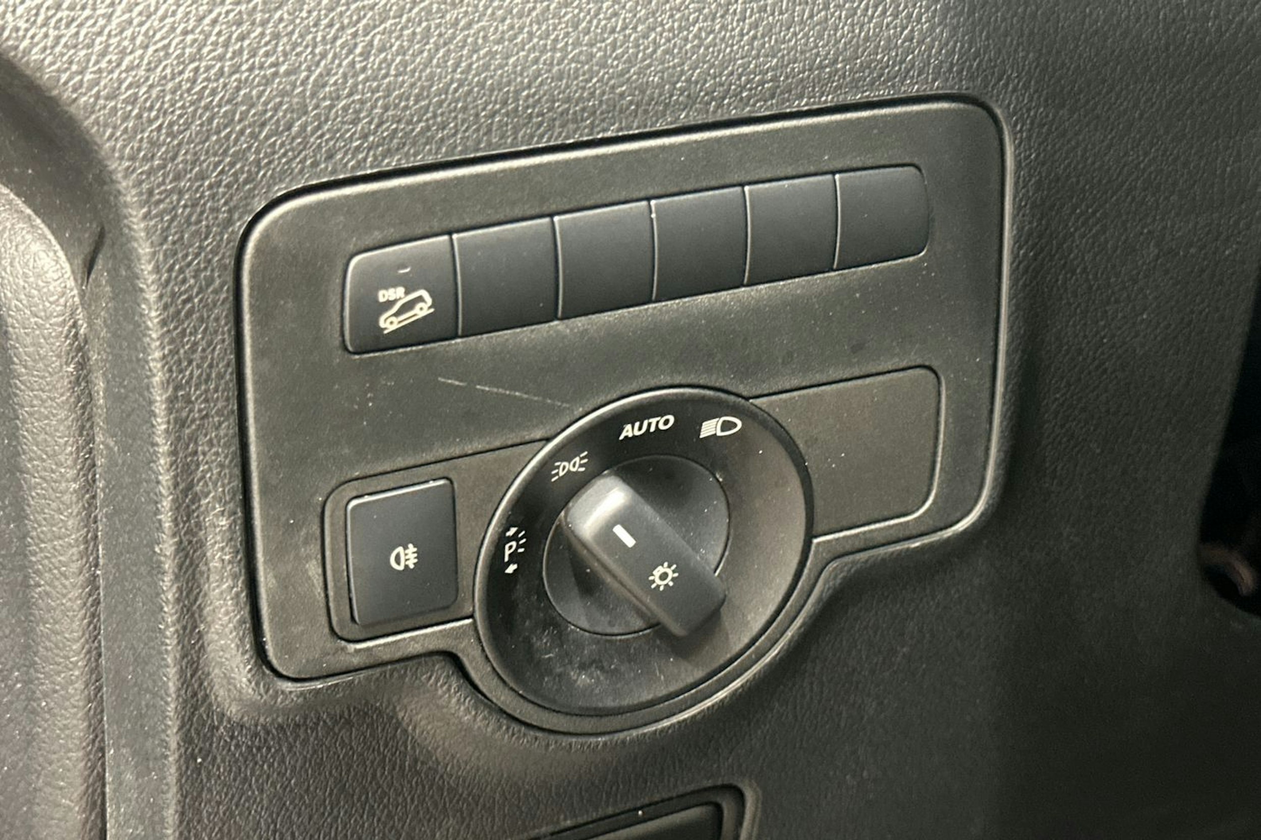 punainen Mercedes-Benz Vito 2020 kuva 15.
