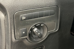 punainen Mercedes-Benz Vito 2020 kuva 15.