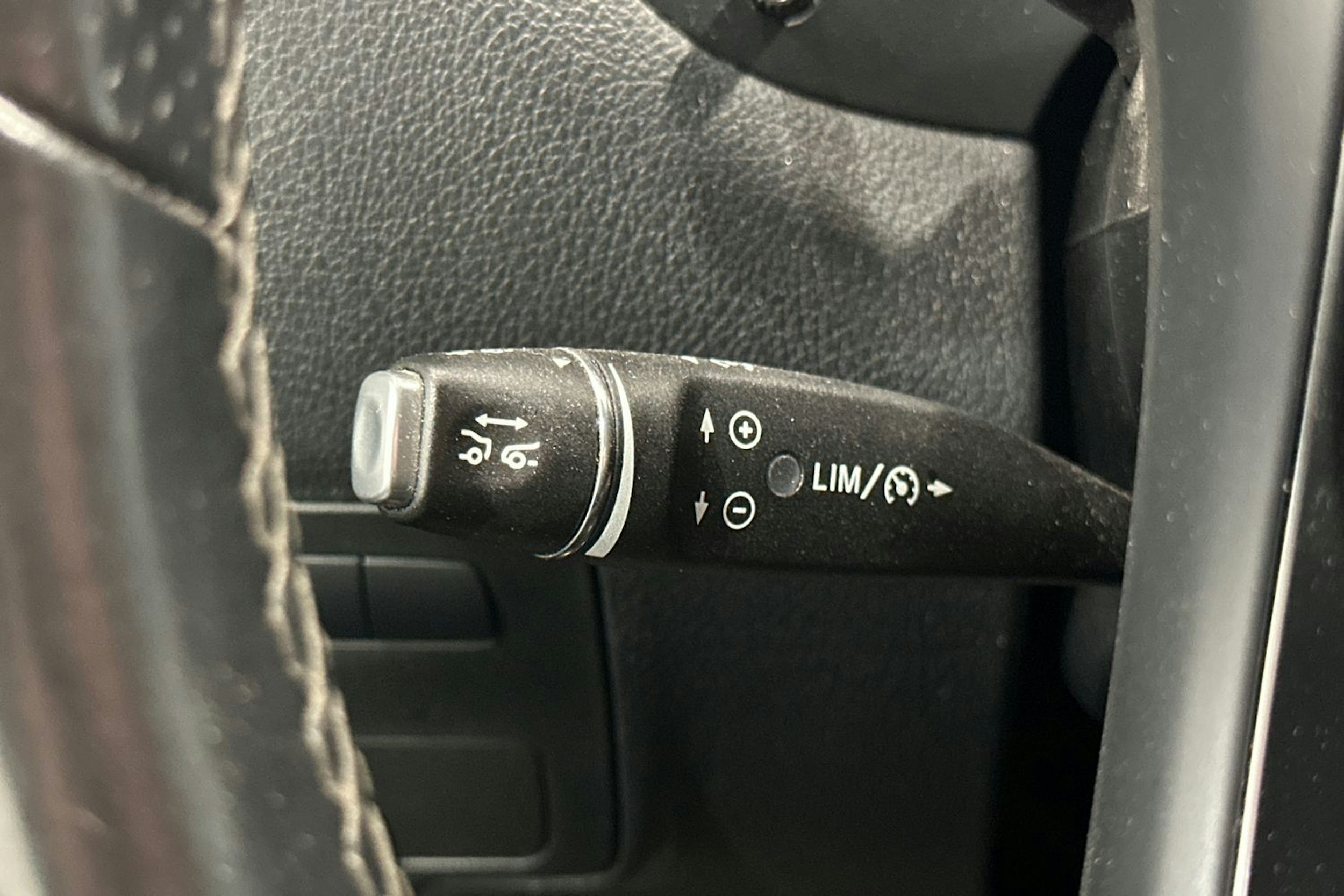 punainen Mercedes-Benz Vito 2020 kuva 17.