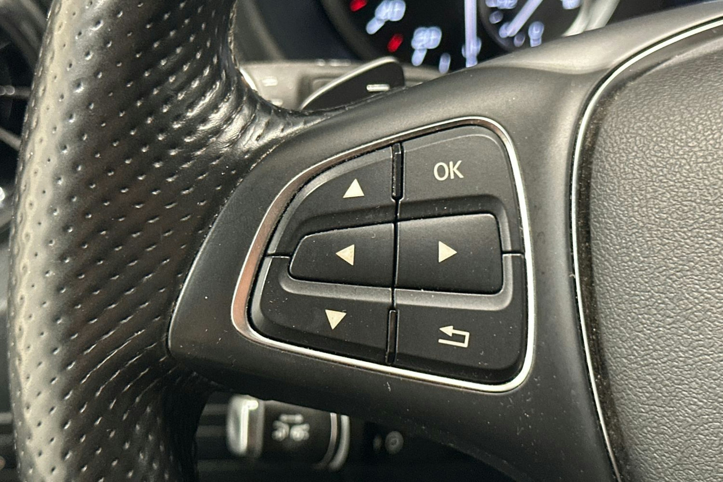 punainen Mercedes-Benz Vito 2020 kuva 18.