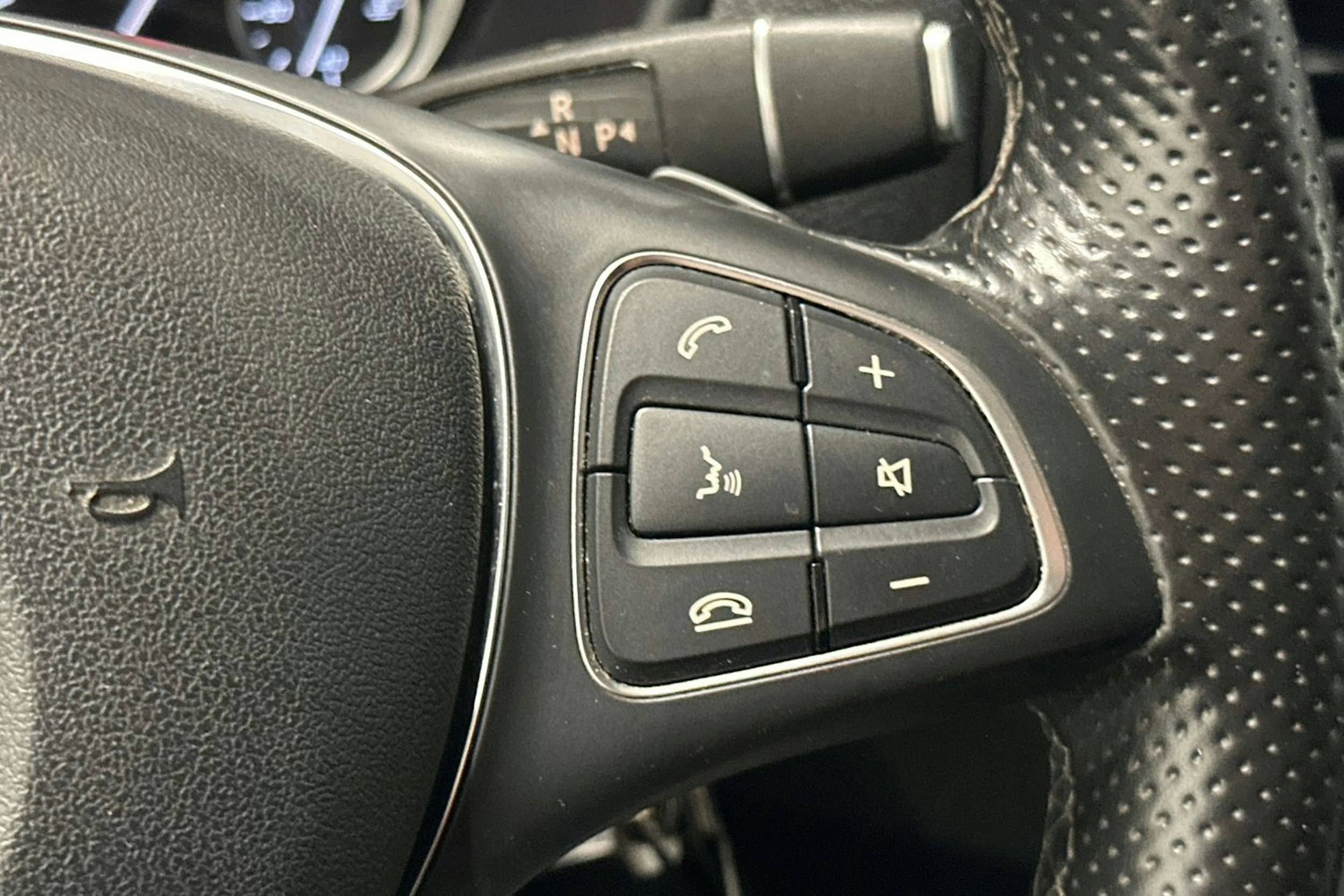 punainen Mercedes-Benz Vito 2020 kuva 19.