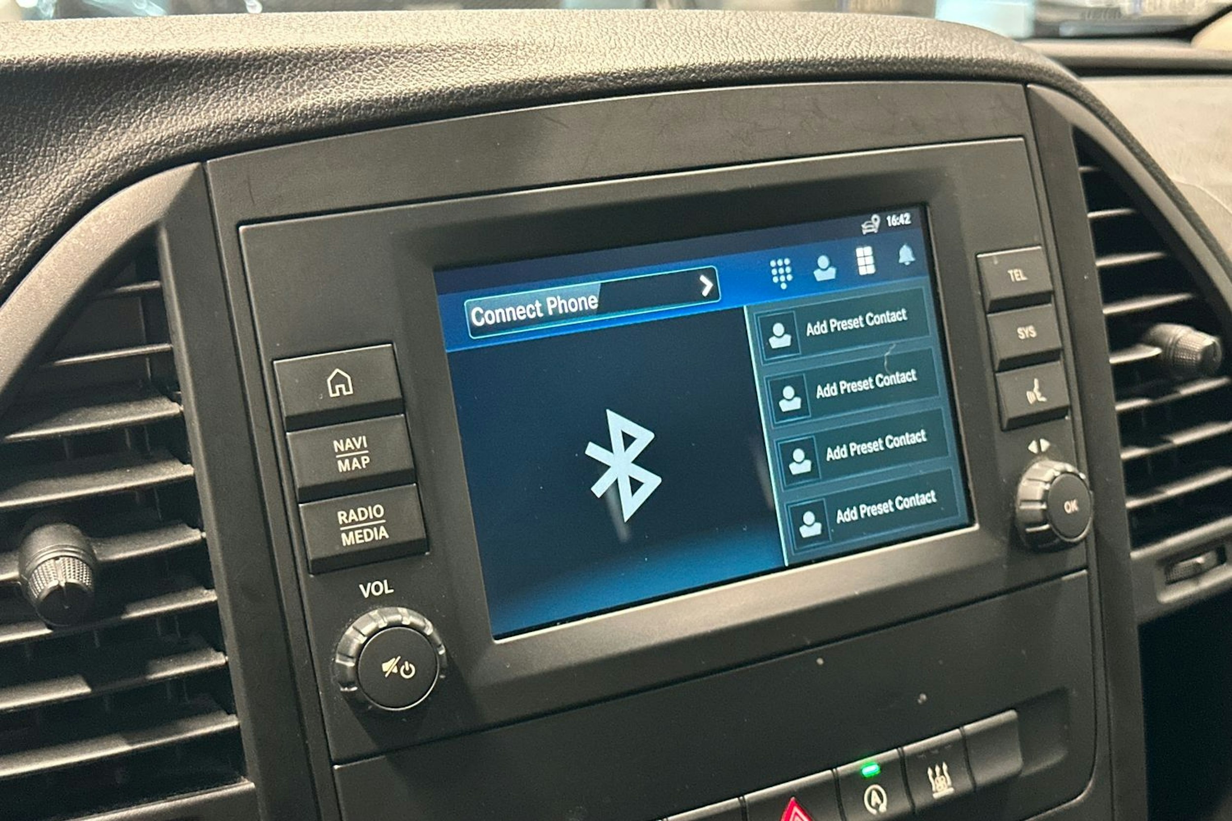 punainen Mercedes-Benz Vito 2020 kuva 20.