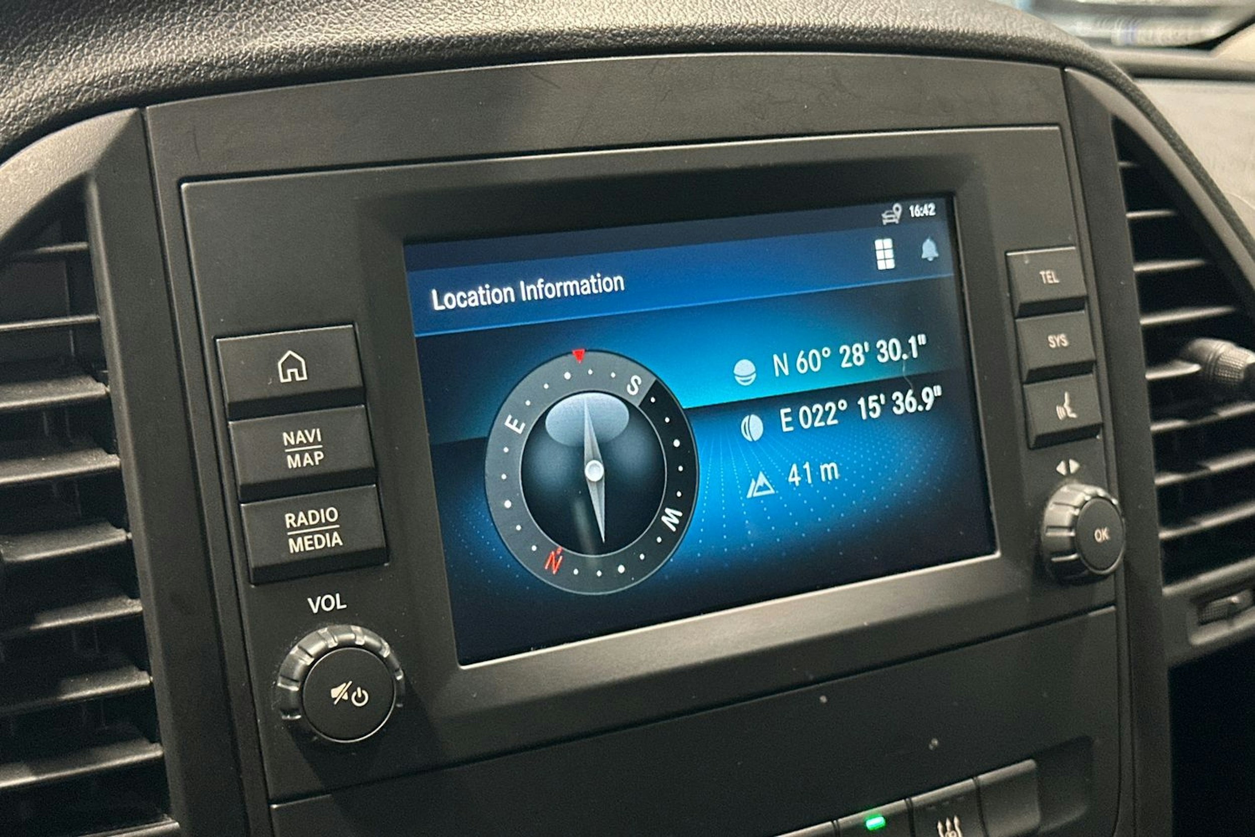 punainen Mercedes-Benz Vito 2020 kuva 21.
