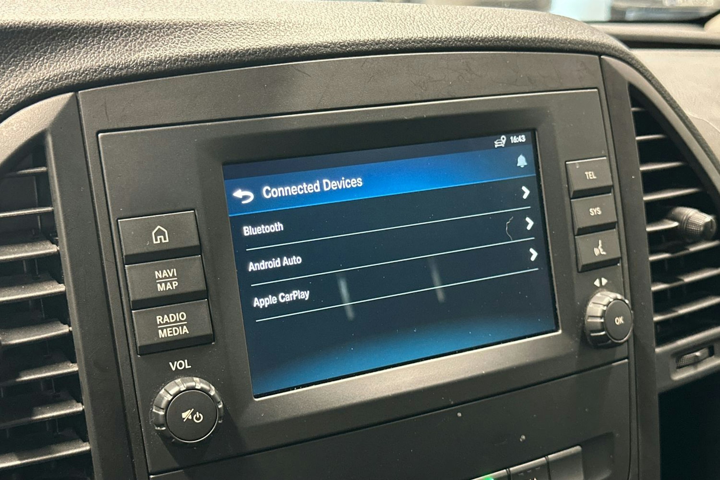 punainen Mercedes-Benz Vito 2020 kuva 22.