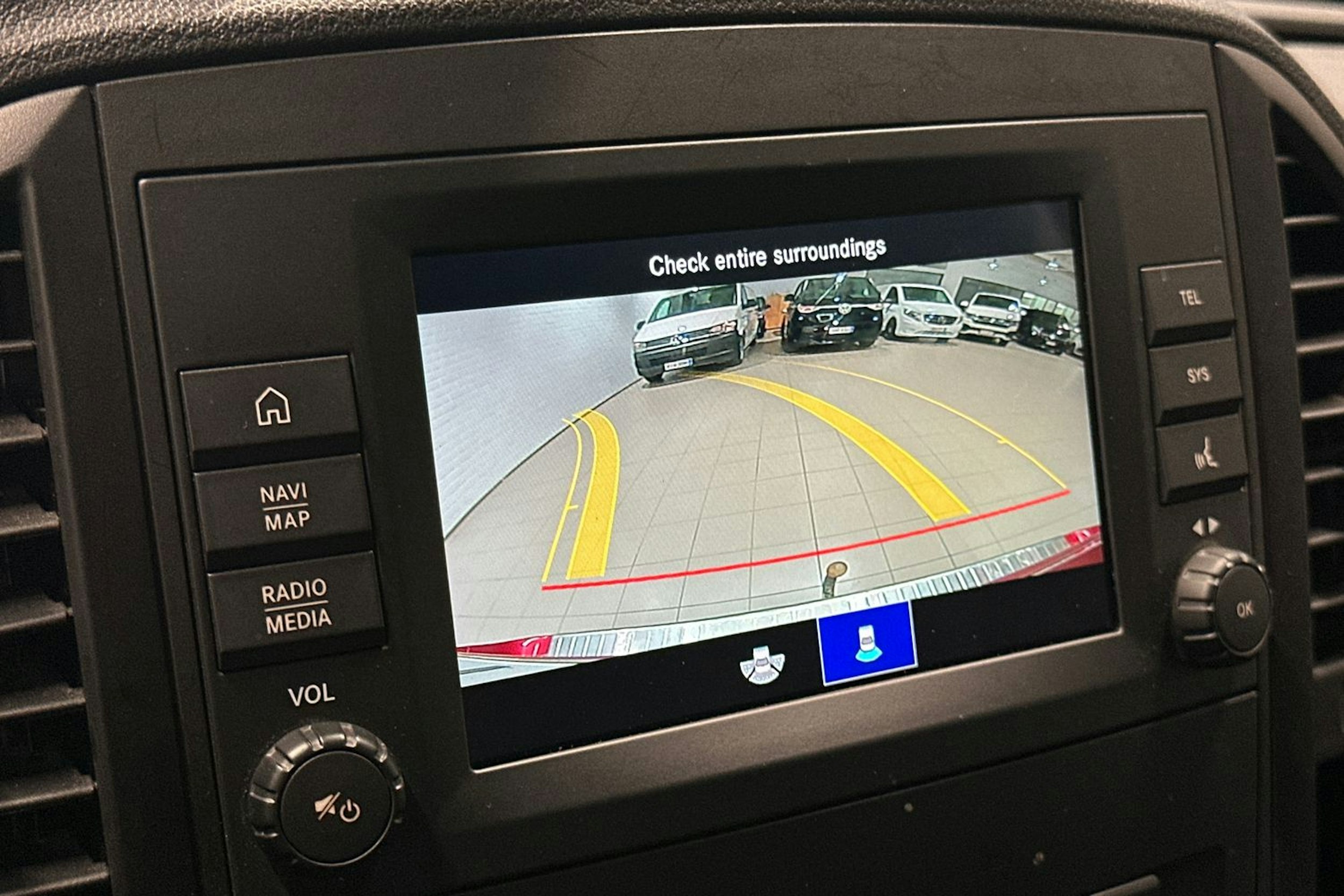 punainen Mercedes-Benz Vito 2020 kuva 23.