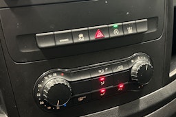 punainen Mercedes-Benz Vito 2020 kuva 24.