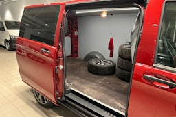 punainen Mercedes-Benz Vito 2020 kuva 26.