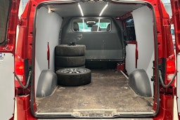 punainen Mercedes-Benz Vito 2020 kuva 29.