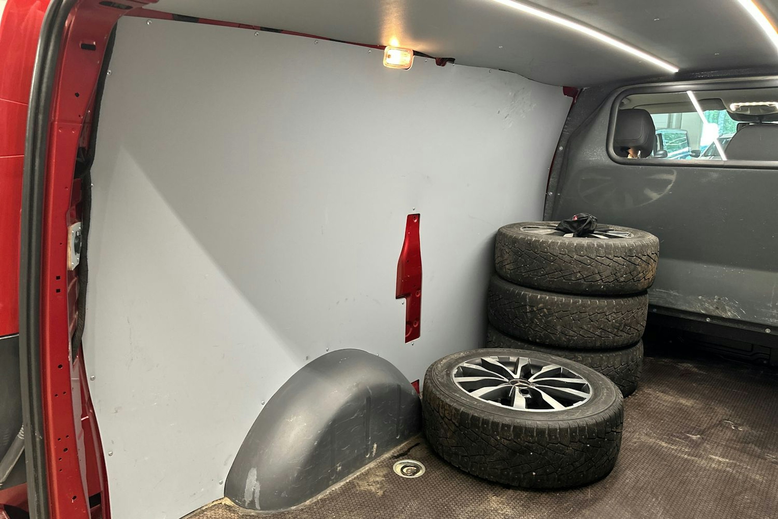 punainen Mercedes-Benz Vito 2020 kuva 31.