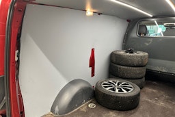 punainen Mercedes-Benz Vito 2020 kuva 31.