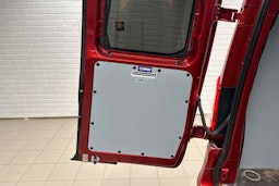 punainen Mercedes-Benz Vito 2020 kuva 32.