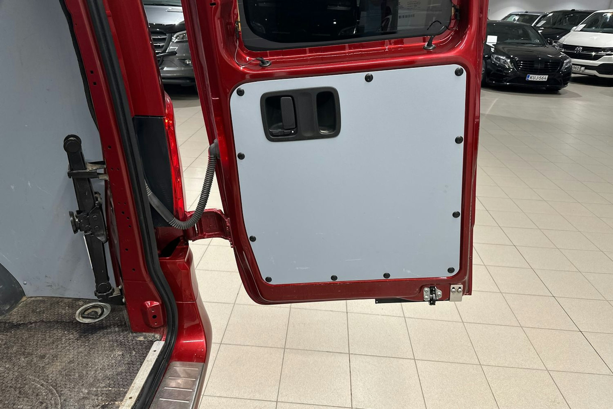 punainen Mercedes-Benz Vito 2020 kuva 33.