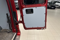 punainen Mercedes-Benz Vito 2020 kuva 33.