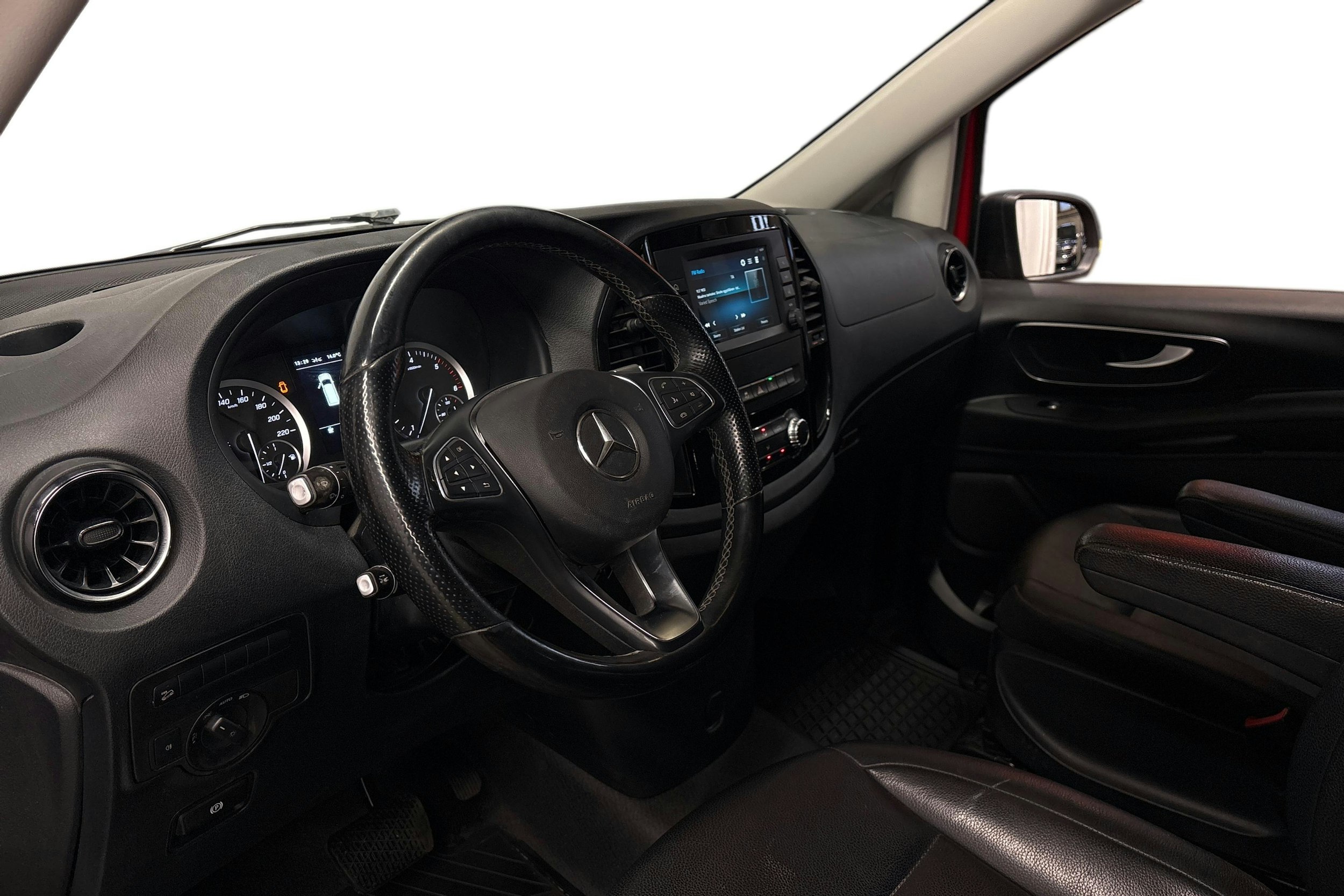 punainen Mercedes-Benz Vito 2020 kuva 8.