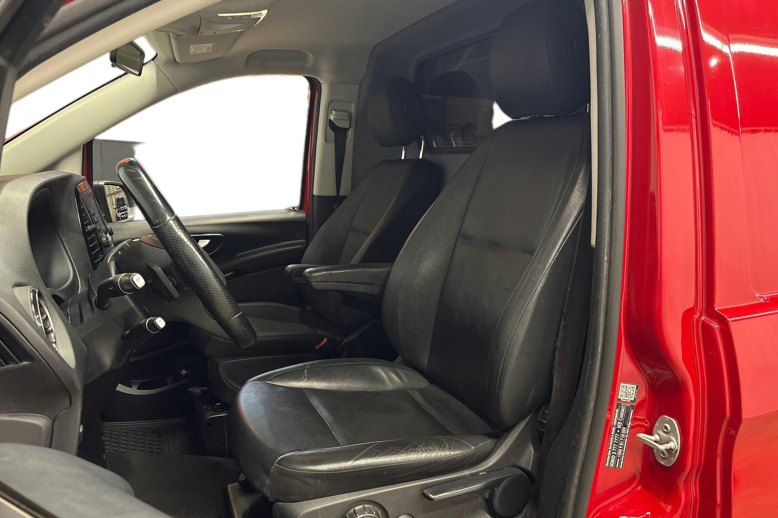 punainen Mercedes-Benz Vito 2020 kuva 9.