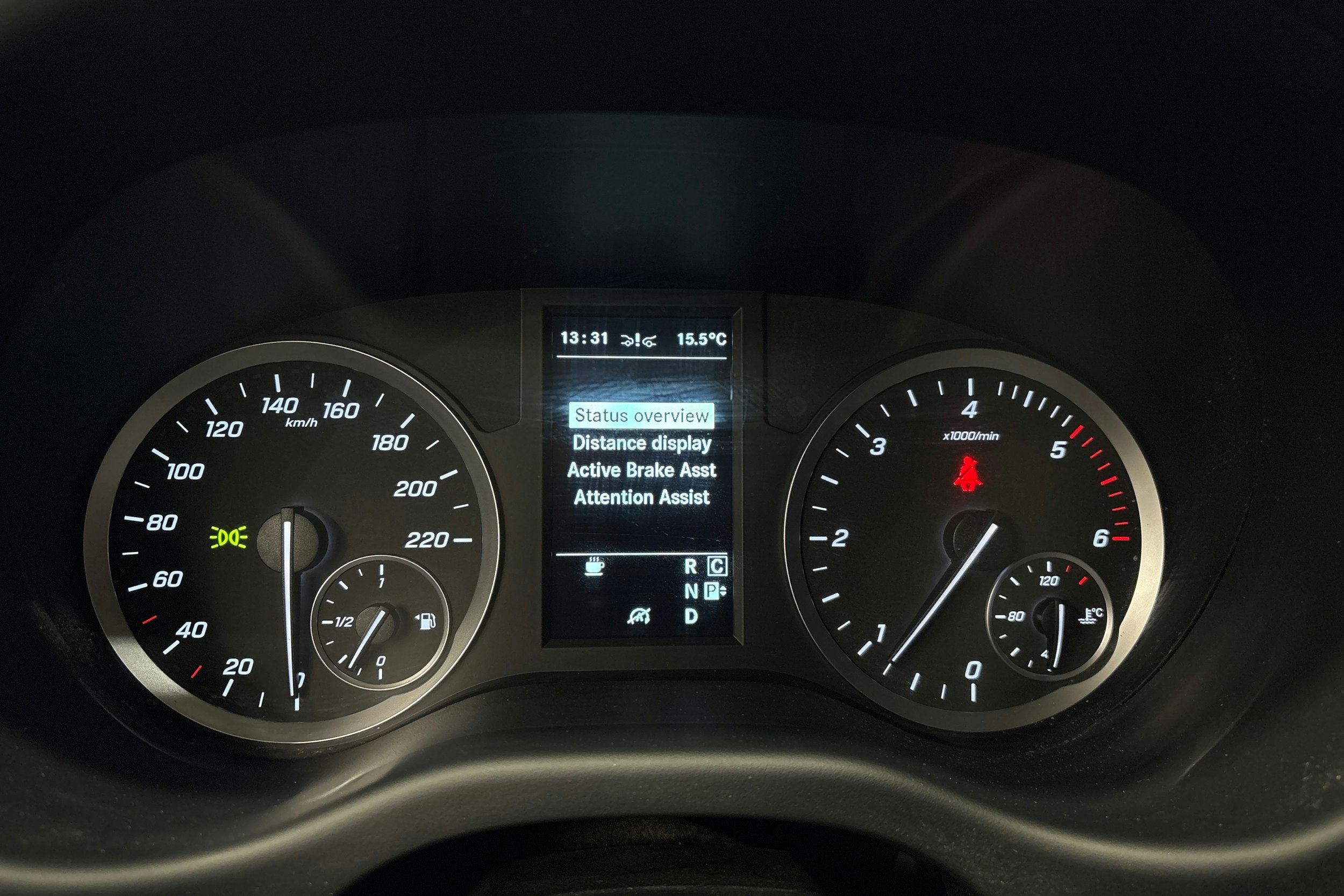 punainen Mercedes-Benz Vito 2020 kuva 18.