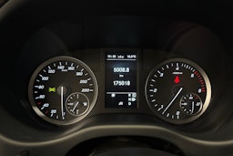 punainen Mercedes-Benz Vito 2020 kuva 19.