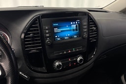 punainen Mercedes-Benz Vito 2020 kuva 20.