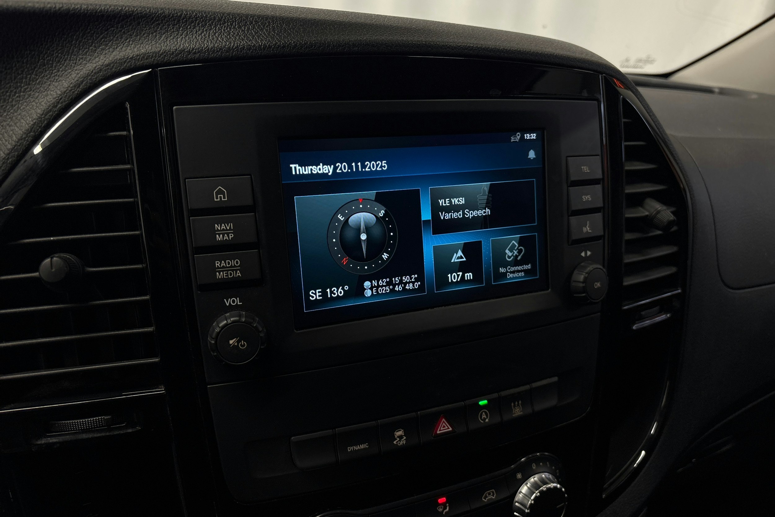 punainen Mercedes-Benz Vito 2020 kuva 21.