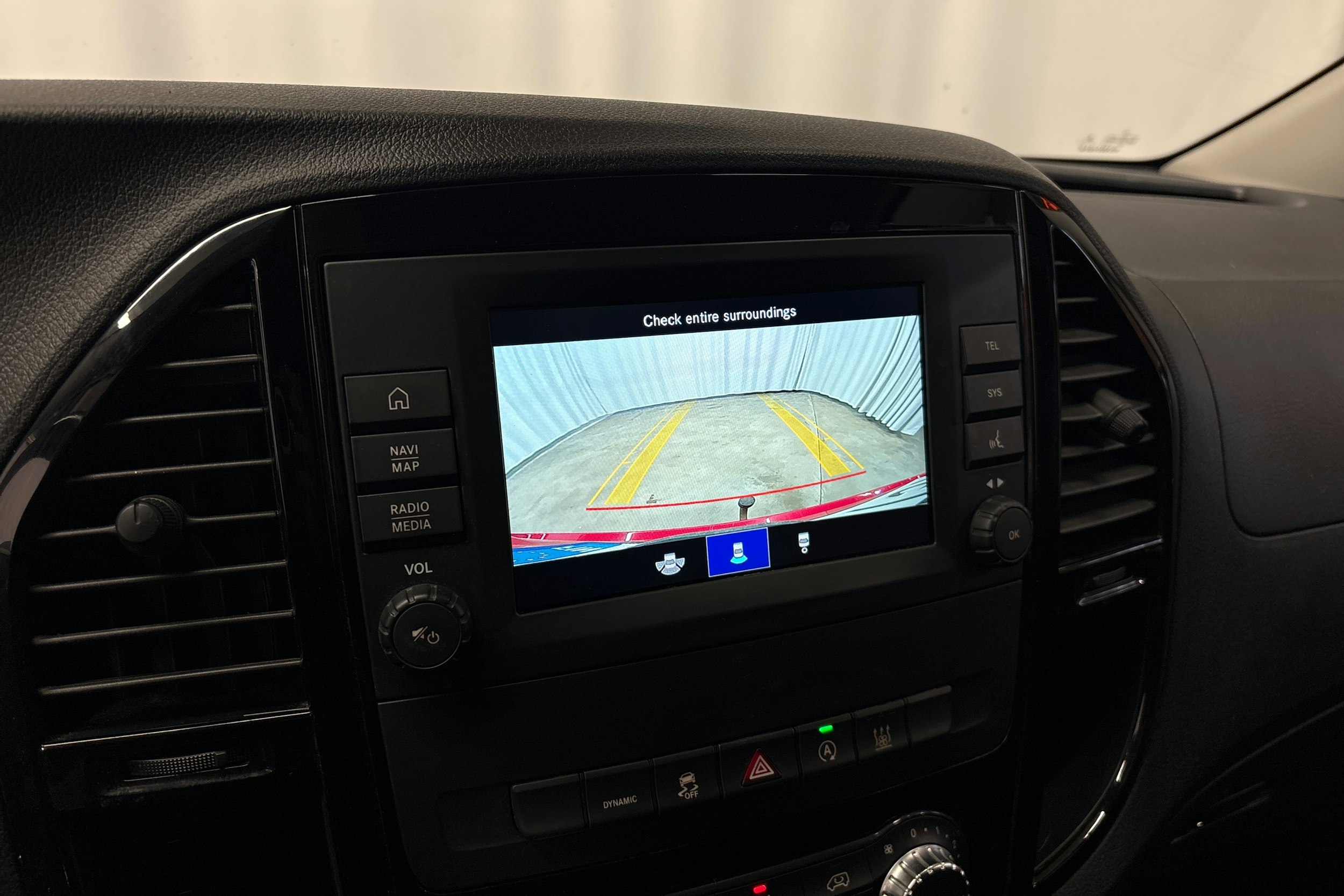 punainen Mercedes-Benz Vito 2020 kuva 23.