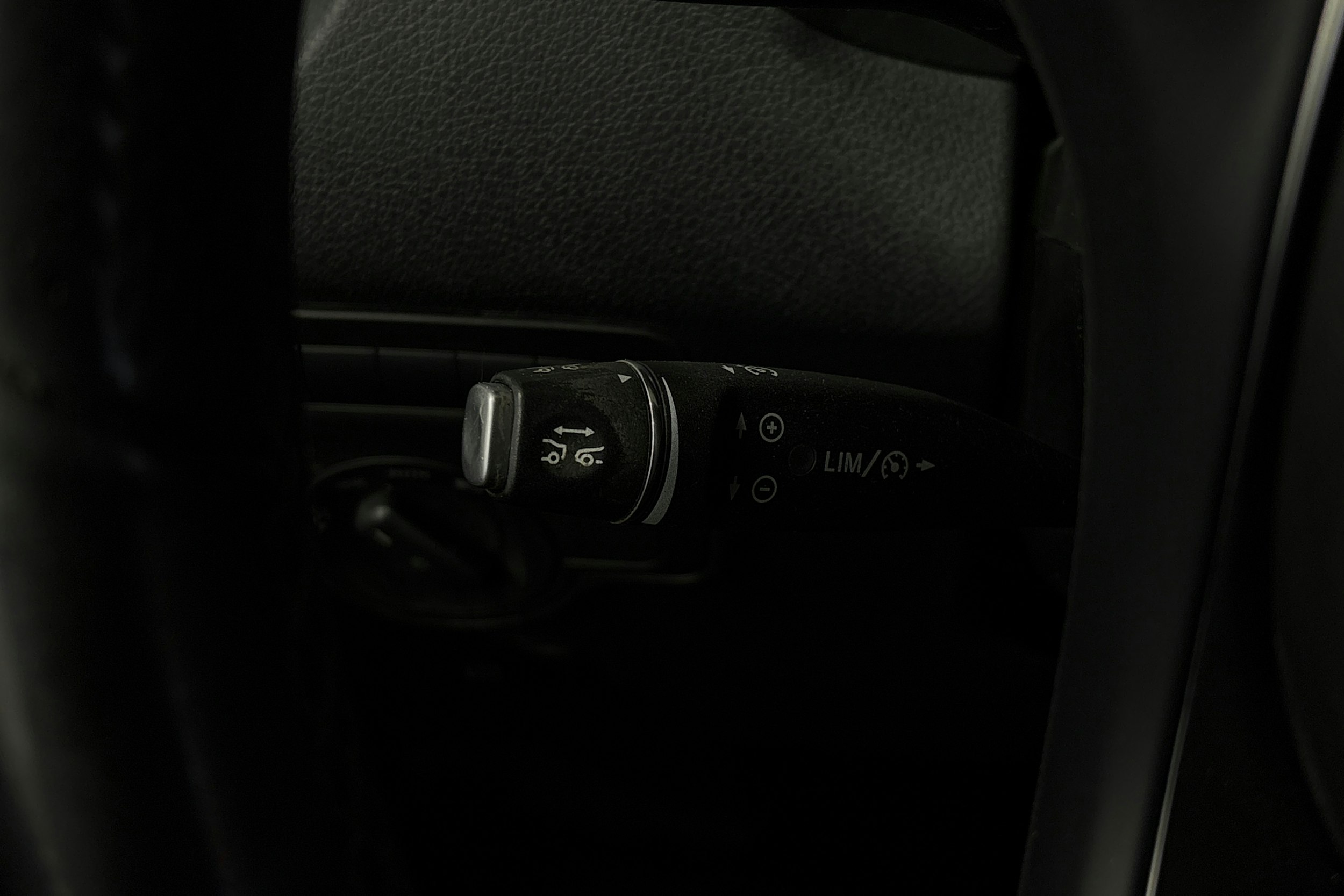 punainen Mercedes-Benz Vito 2020 kuva 24.