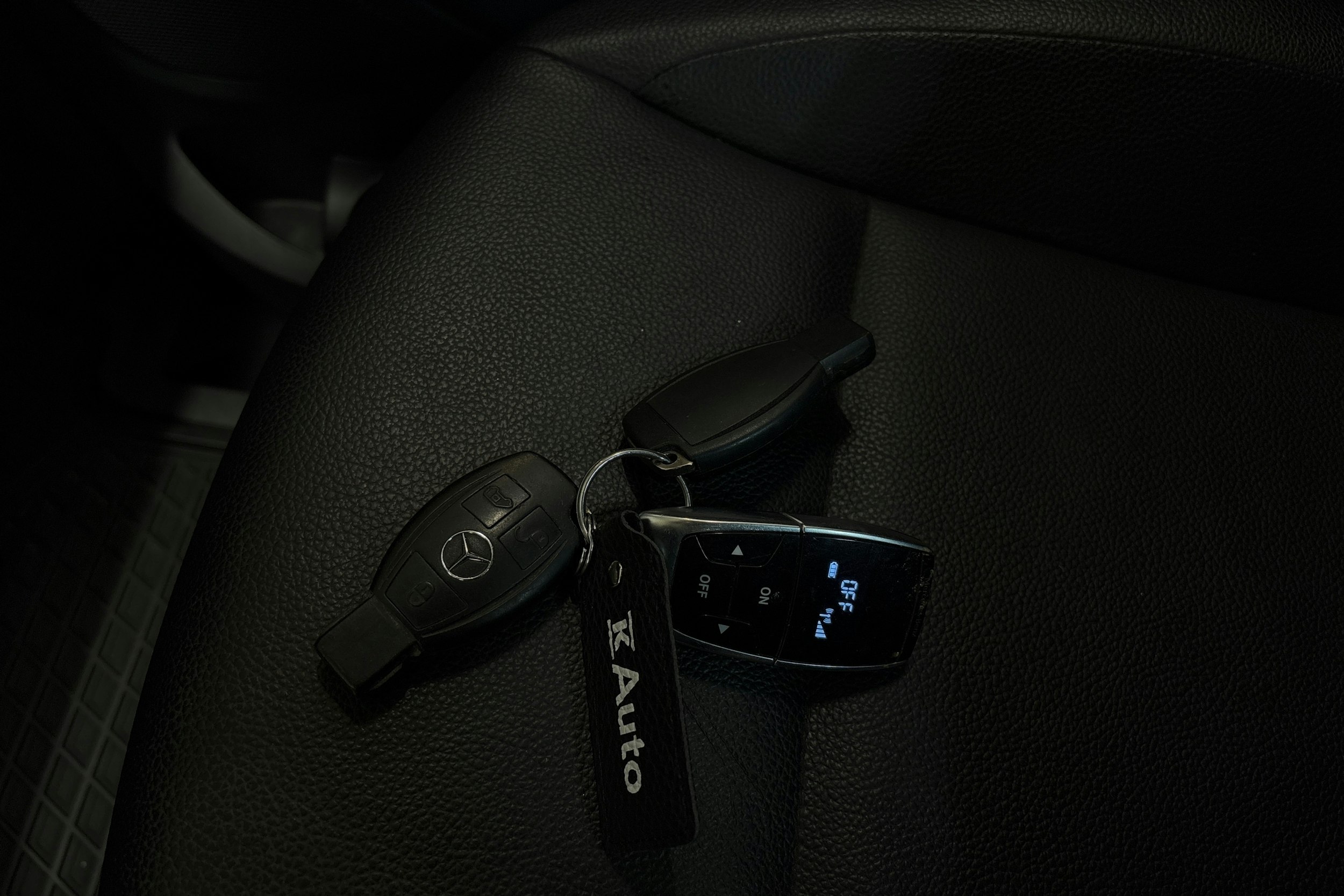 punainen Mercedes-Benz Vito 2020 kuva 25.