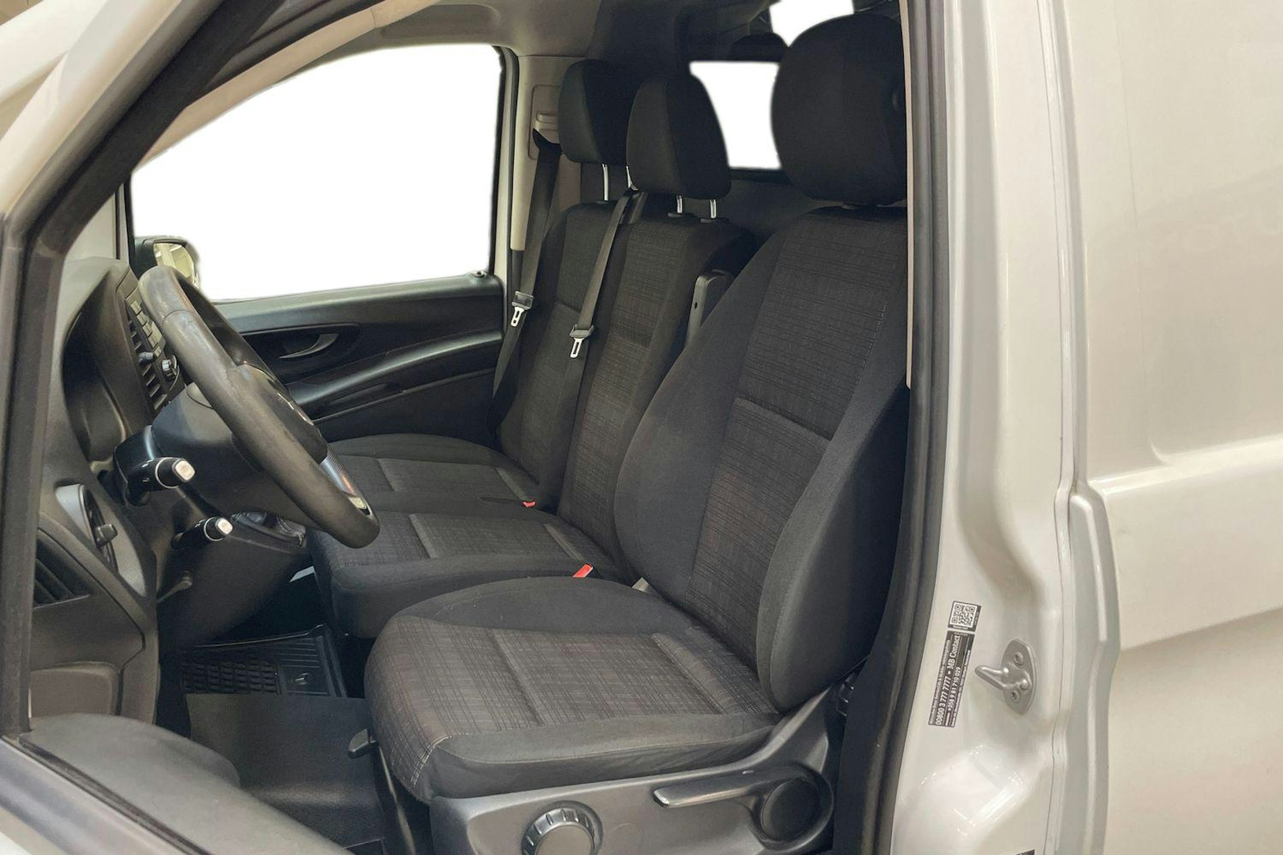 valkoinen Mercedes-Benz Vito 2020 kuva 8.