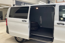 valkoinen Mercedes-Benz Vito 2020 kuva 12.