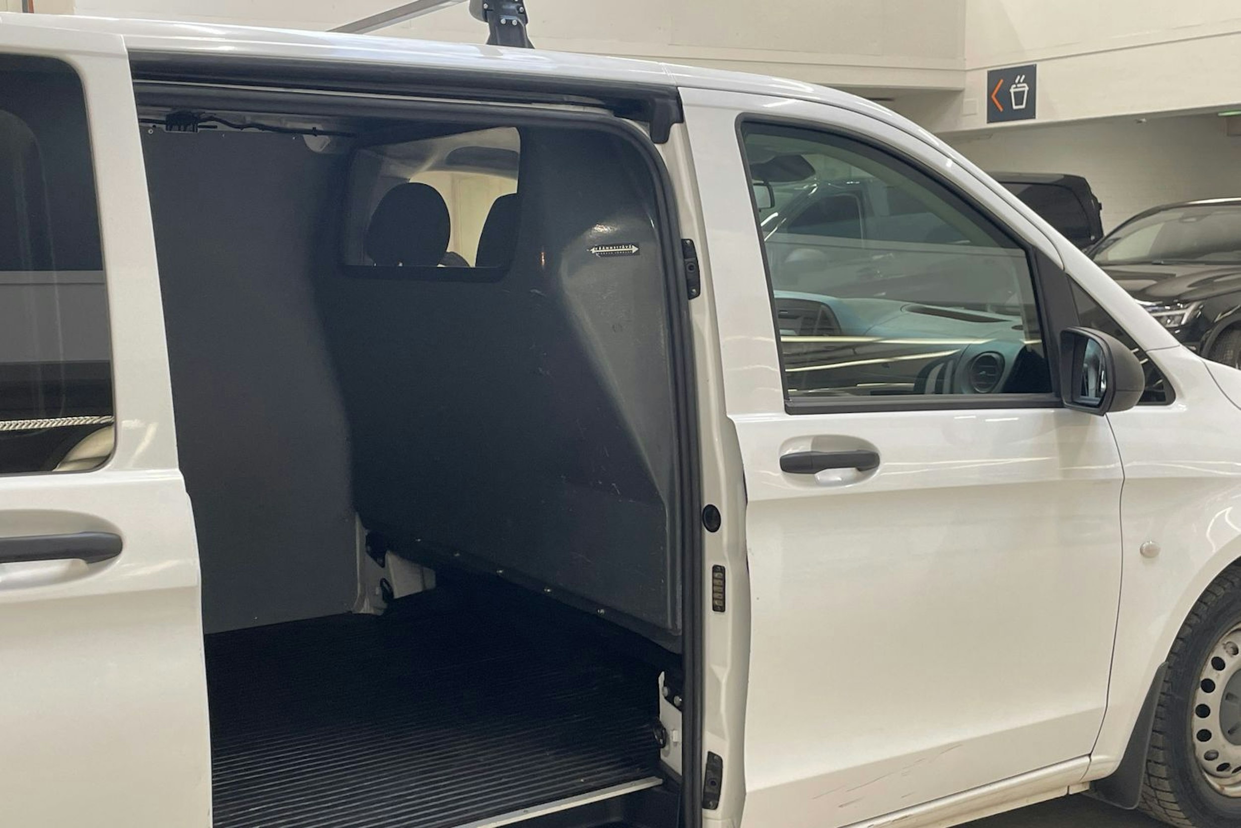 valkoinen Mercedes-Benz Vito 2020 kuva 14.