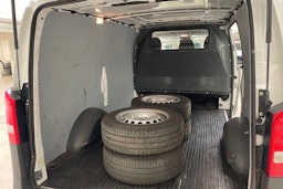 valkoinen Mercedes-Benz Vito 2020 kuva 16.